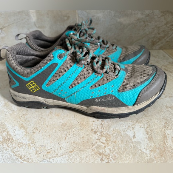 Columbia women’s hiking shoes - Picture 2 of 6